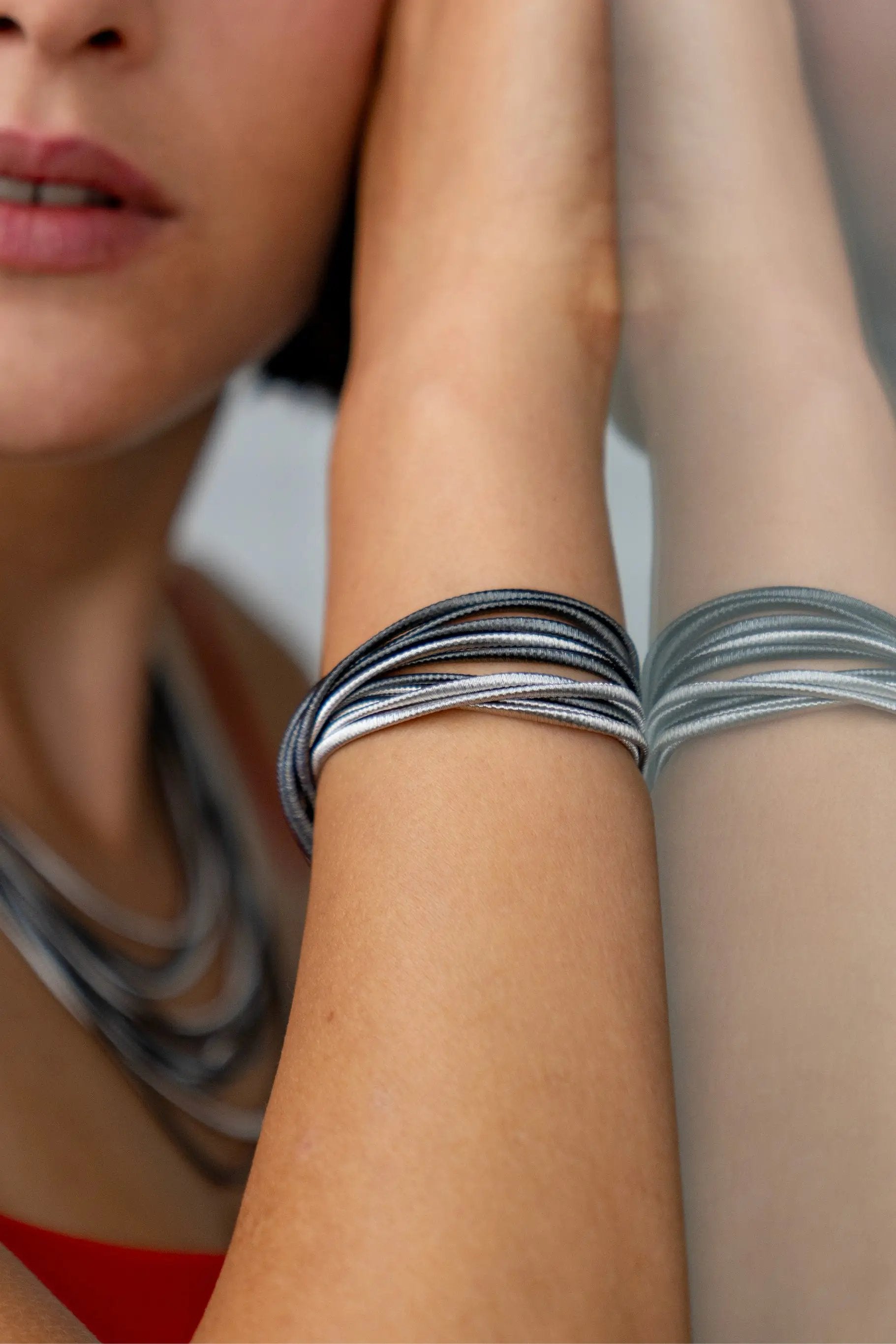 Set Di 7 Bracciali Impilabili In Argento Sterling 925 Massiccio, Fatti A Mano In India. Stile Martellato E Liscio, Regalo Perfetto. - Foto 4